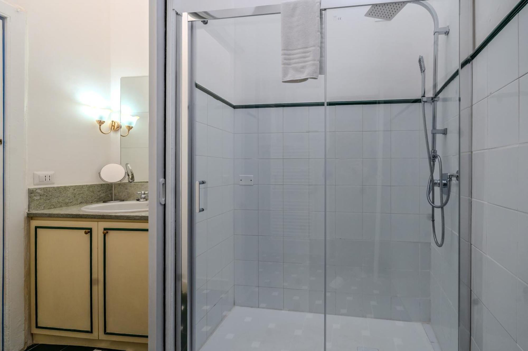 Nerino House, Elegante E Tranquillo Appartamento A 5 Minuti Dal Duomo Mediolan Zewnętrze zdjęcie