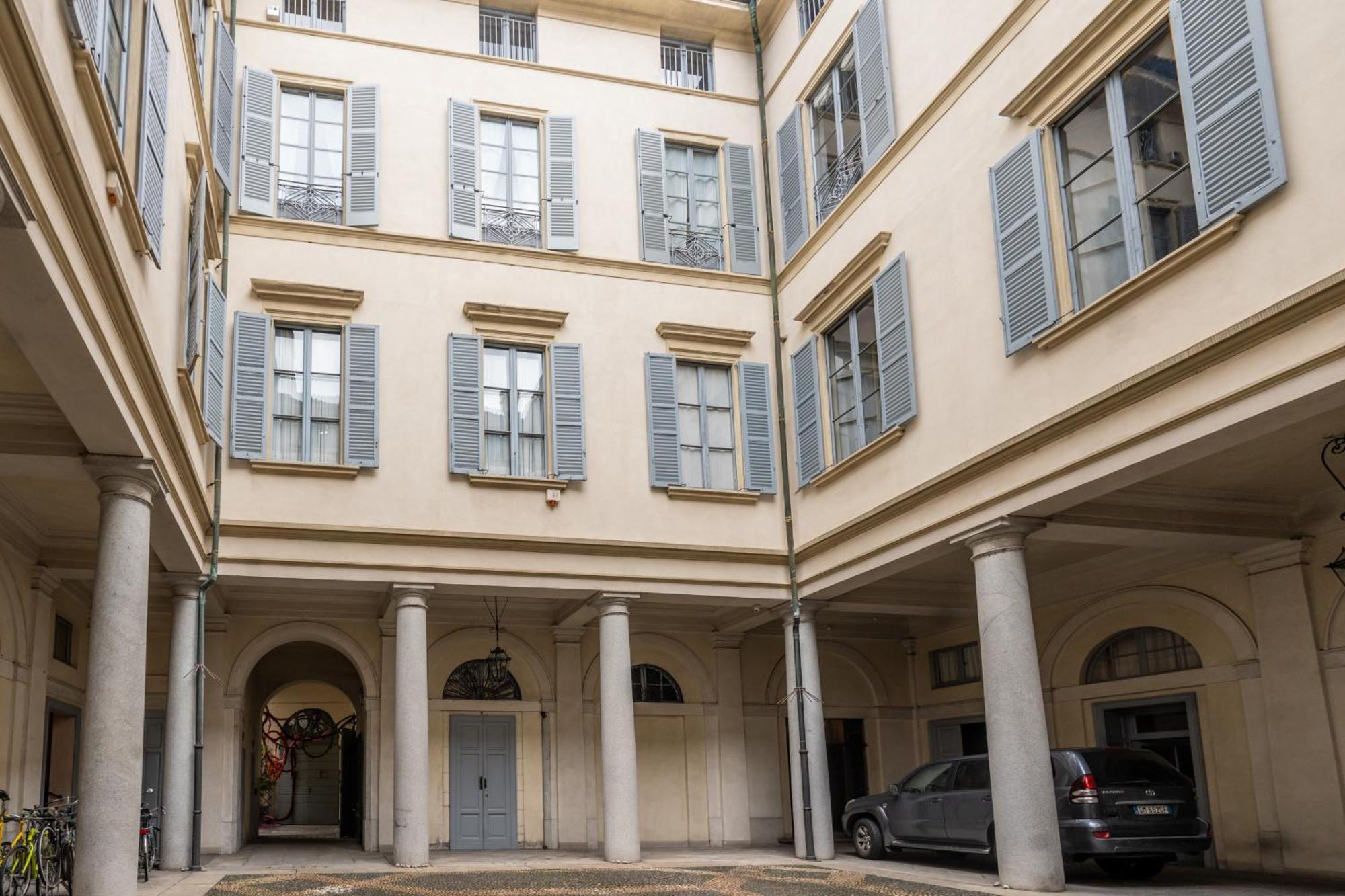 Nerino House, Elegante E Tranquillo Appartamento A 5 Minuti Dal Duomo Mediolan Zewnętrze zdjęcie